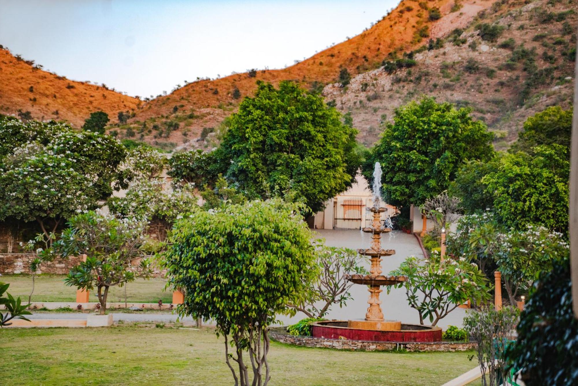 Udai Nature Valley Resort - A Peace Full Farmhouse Resort Удайпур Екстериор снимка